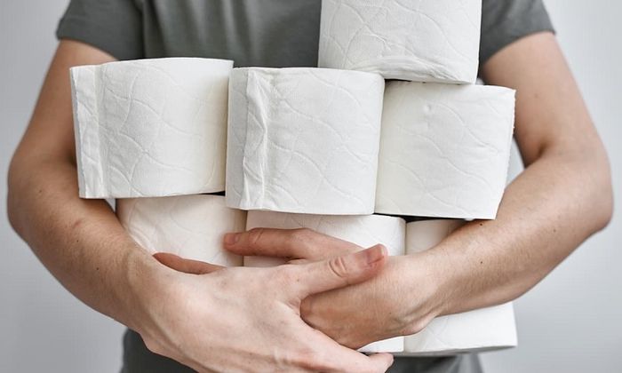 Không tự chủ khi đi đại tiện là một trong những biến chứng có thể xảy ra sau phẫu thuật cắt trĩ