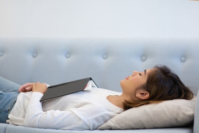 Hạn chế công việc nặng, nghỉ ngơi đúng giờ, giữ tinh thần thoải mái.