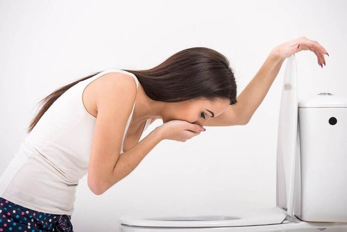Nôn ra máu là biểu hiện đặc trưng của chảy máu tiêu hóa