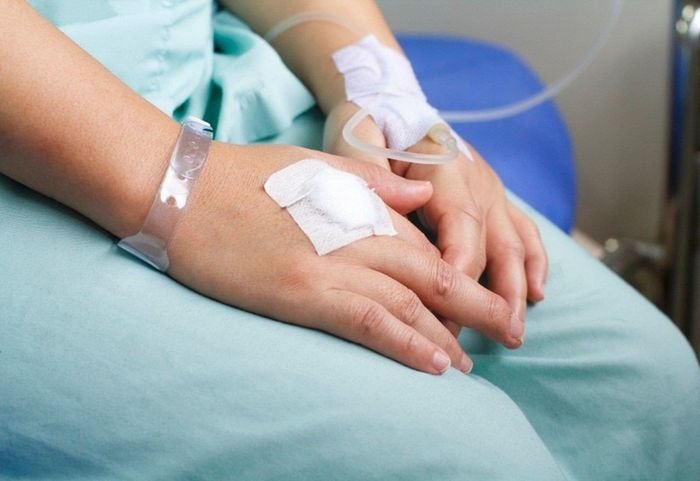 Bổ sung nước qua đường truyền tĩnh mạch