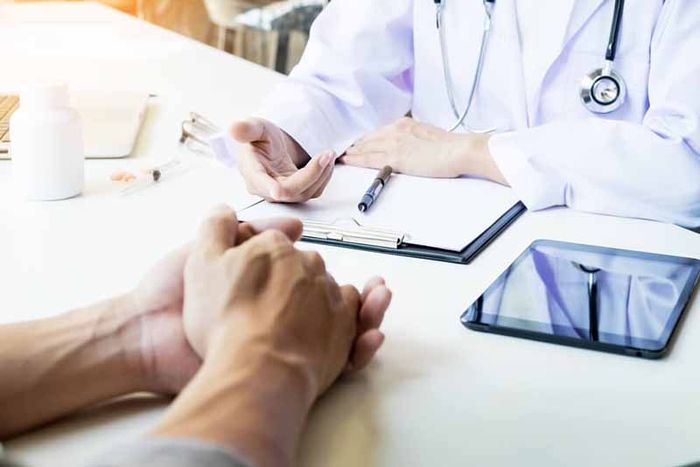 Để biết liệu có cần phẫu thuật trong trường hợp bị bệnh rò hậu môn hay không - bệnh nhân cần được thăm khám tại các cơ sở y tế uy tín