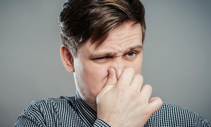 Các ổ rò cũng gây ra mùi hôi khó chịu, làm mất tự tin cho người bệnh