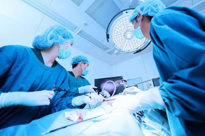 Phẫu thuật nội soi giúp các bác sĩ quan sát tình hình của thoát vị