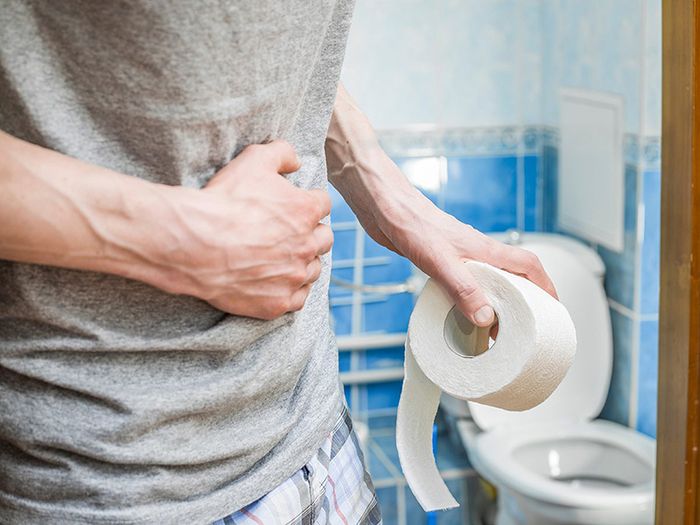 Các vấn đề liên quan đến tiêu hóa như táo bón, tiêu chảy, khó tiêu, đầy hơi,... đều là một phần nguyên nhân gây ra rò hậu môn