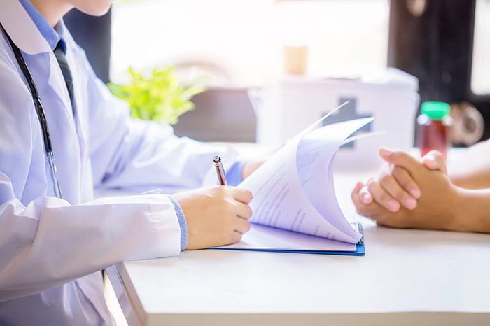Bác sĩ sẽ lựa chọn phương pháp điều trị phù hợp dựa vào thể trạng của bệnh nhân.