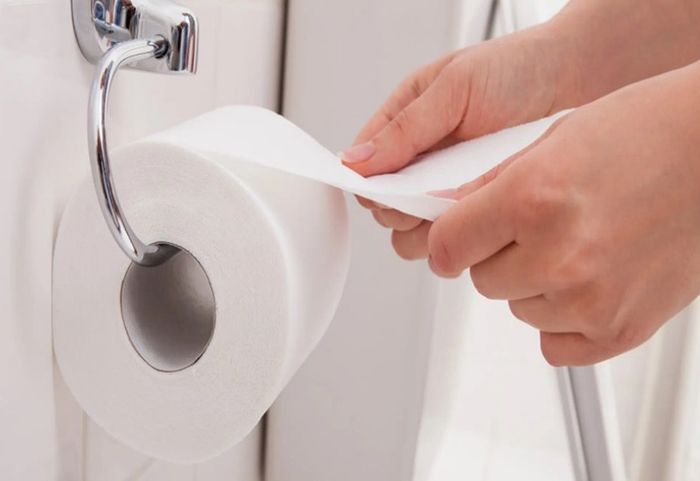 Táo bón gây ra hiện tượng xì hơi nặng mùi