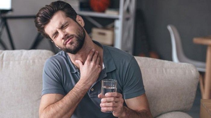 Triệu chứng khó nuốt thường xuyên xảy ra ở người mắc bệnh viêm thực quản trào ngược mức độ C