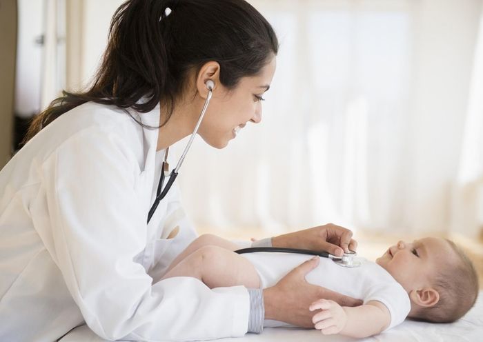  Nếu Trẻ Bị Trào Ngược Kèm Các Dấu Hiệu Như Suy Dinh Dưỡng, Quấy Khóc Thì Cần Đưa Trẻ Đến Cơ Sở Y Tế Để Được Thăm Khám