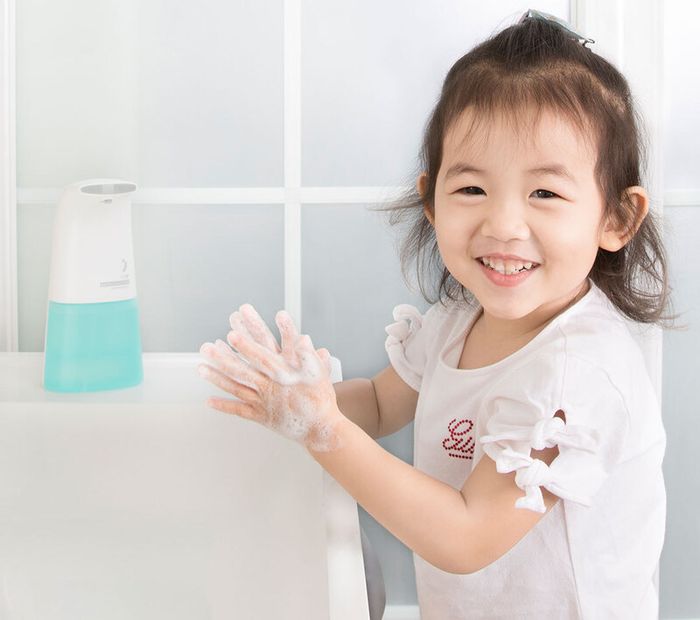 Trẻ cần được hướng dẫn về việc rửa tay sạch sẽ để ngăn chặn vi khuẩn