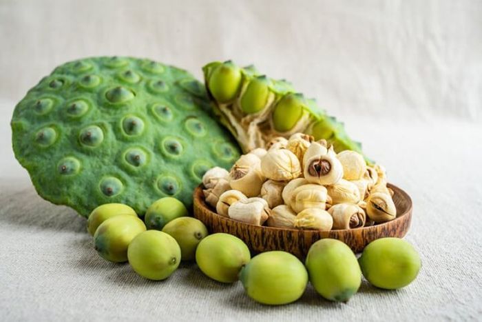 Hạt sen là lựa chọn tốt cho sức khỏe nhờ giá trị dinh dưỡng cao.