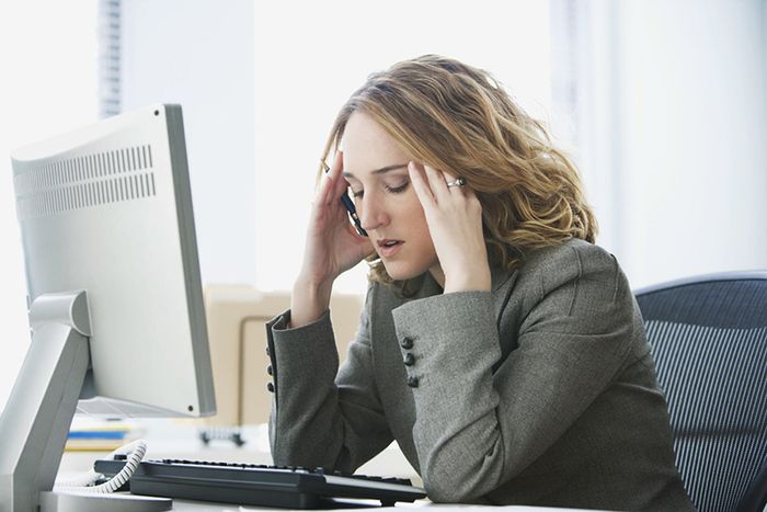 Các nguyên nhân chính gây ra đau dạ dày là áp lực công việc, căng thẳng và stress, đặc biệt là đối với những người trẻ.