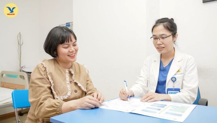 Hãy tìm đến bác sĩ sản phụ khoa để được tư vấn về cách chữa nấm Candida hiệu quả.