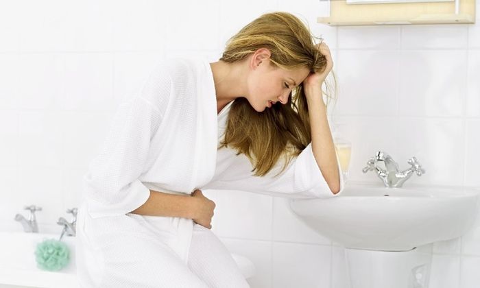 Người mắc bệnh viêm cổ tử cung thường gặp triệu chứng tiểu buốt