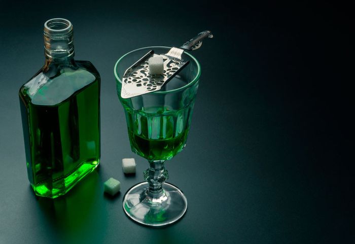 Rượu Absinthe từng được mô tả như một loại chất kích thích mang đến trạng thái ảo giác.