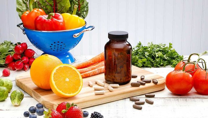 Để cải thiện việc hấp thụ sắt, mẹ nên bổ sung thêm vitamin C vào chế độ dinh dưỡng.