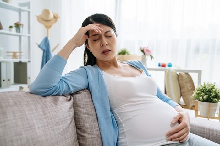 Mẹ bầu mắc bệnh tăng đường huyết thường có cảm giác mệt mỏi.