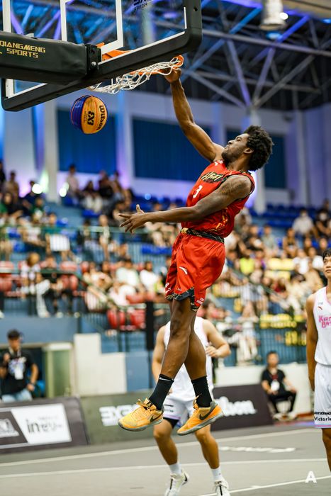 Những cú ghi điểm đầy ấn tượng của Jevonnie Scott (Saigon Heat.EXE) được ghi lại qua ống kính của nhiếp ảnh gia Nguyễn Thế Anh, là điểm nhấn của chặng 4 trong giải bóng rổ 3x3.EXE Premier Vietnam.