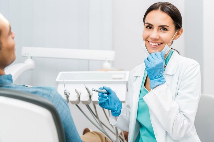 Sự Khác Biệt Giữa Nha Sĩ Răng Cứu (Endodontist) và Nha Sĩ (Dentist) | Marcus Black DDS