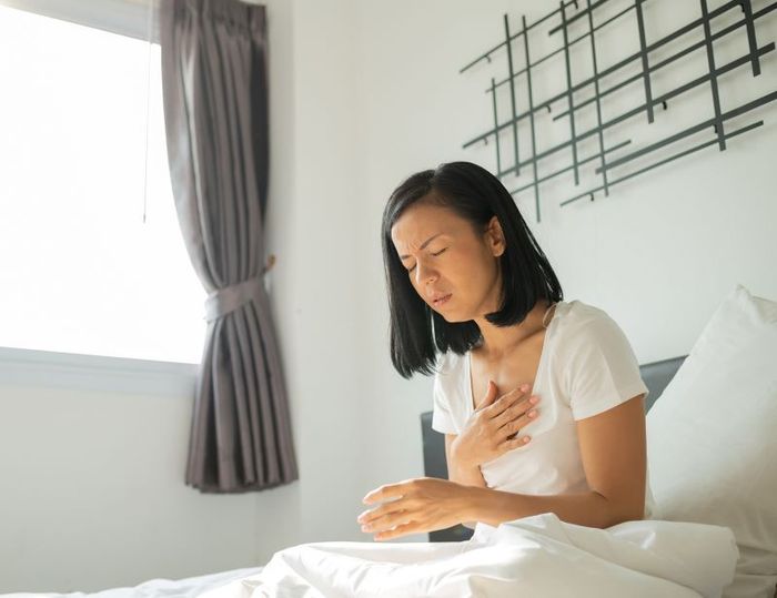 Cảm giác tim đập nhanh khi thức dậy có thể là dấu hiệu của tình trạng giảm đường huyết