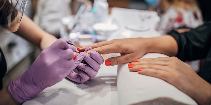 Một Năm Trước, Các Tiệm Nail Ở NYC Đã Đóng Cửa. Chuyện Gì Đã Xảy Ra Với Những Người Lao Động? — Báo Cáo | Allure