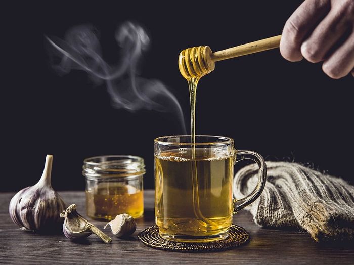 Tỏi đen ngâm mật ong giúp chữa viêm xoang mũi hiệu quả