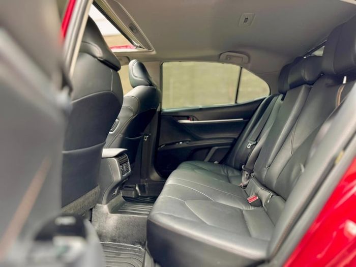 Giá của Toyota Camry 2020 sau 4 năm sử dụng là bao nhiêu khi xuất hiện trên thị trường xe đã qua sử dụng? 470333