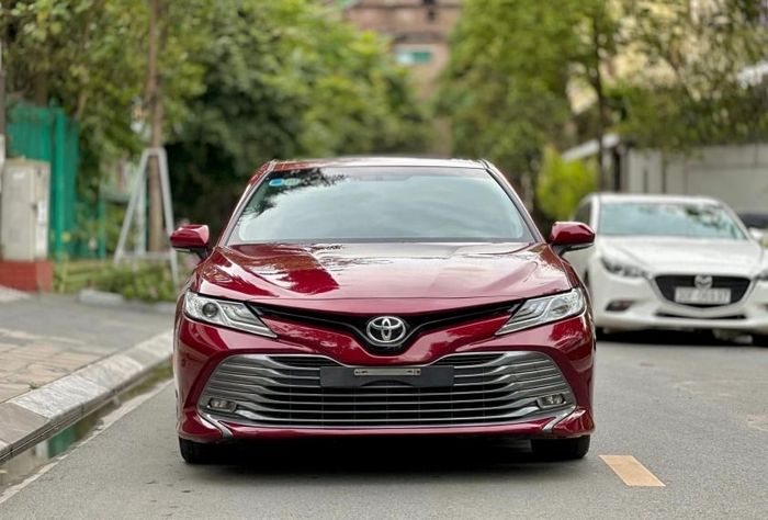 Giá của Toyota Camry 2020 sau 4 năm sử dụng là bao nhiêu khi mua xe đã qua sử dụng? 470330