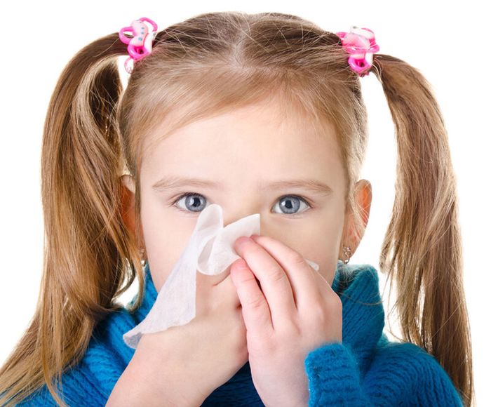 Cần cẩn thận khi trẻ em mắc viêm xoang vì có thể dẫn đến biến chứng ở tai.