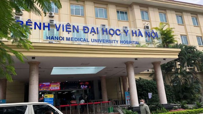 Bạn có thể thăm Khoa Răng Hàm Mặt - Bệnh viện Đại học Y Hà Nội để làm răng sứ