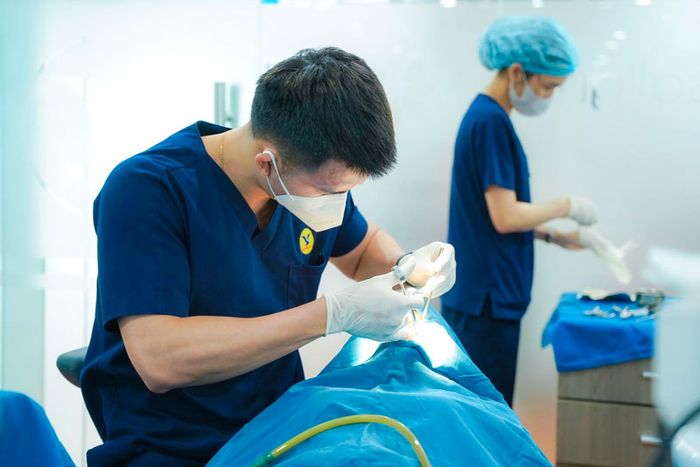 Vệ sinh răng trước khi lấy dấu mẫu hàm là bước quan trọng