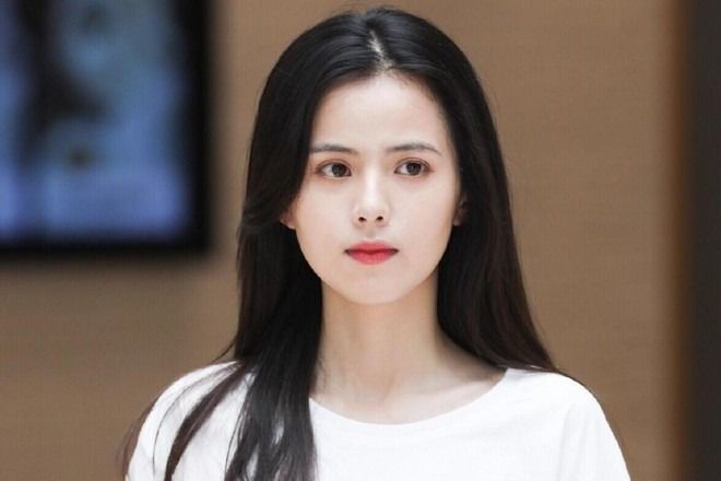 Hoàng Nhật Oánh còn được biết đến với biệt danh 'Tiểu Lý Nhược Đồng'.