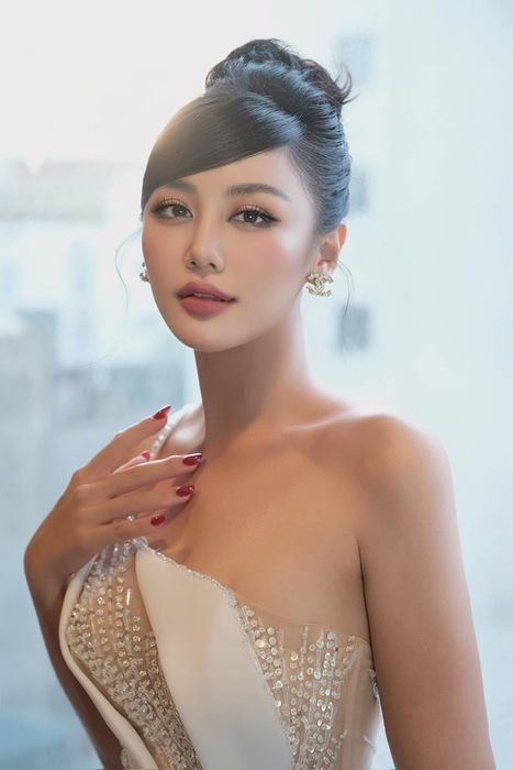 Tiền PhongPhương Linh đã gửi lời xin lỗi đến Văn Mai Hương vì việc sử dụng ca khúc của đồng nghiệp mà không xin phép, đồng thời đưa ra các biện pháp để giải quyết. Tuy nhiên, cách diễn đạt của cô đã bị nhận xét là thiếu chuyên nghiệp.1 Phương Linh đã gửi lời xin lỗi đến Văn Mai Hương vì việc sử dụng ca khúc của đồng nghiệp mà không xin phép, đồng thời đưa ra các biện pháp để giải quyết. Tuy nhiên, cách diễn đạt của cô đã bị nhận xét là thiếu chuyên nghiệp.