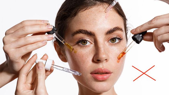 Hạn chế sử dụng kem dưỡng gốc dầu để không gây tắc lỗ chân lông cho da dầu
