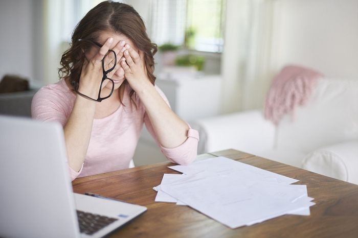 Tóc mọc chậm có thể do stress và căng thẳng kéo dài