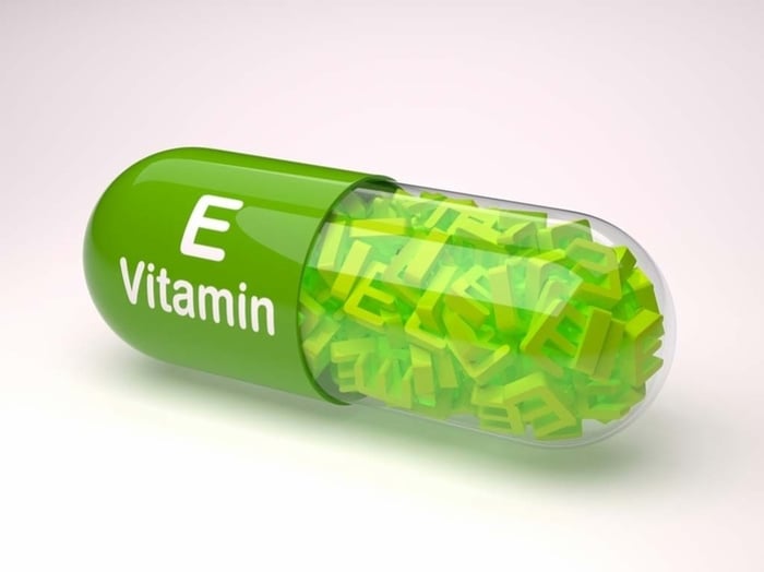 Vitamin E giúp làm cho vùng da có vết chàm trở nên mềm mại và giảm đi sự thô ráp.