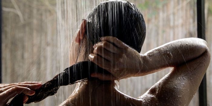 Mọi người cần duy trì thói quen vệ sinh cơ thể thường xuyên.