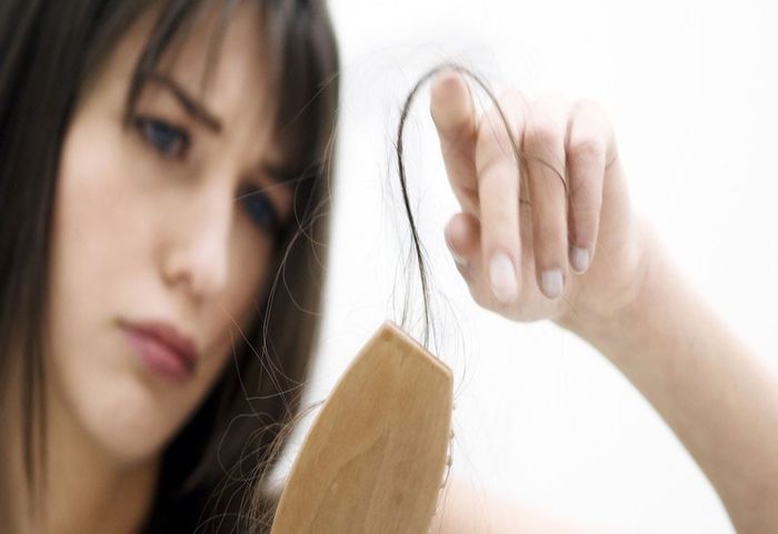 Việc rụng tóc nhiều là mối lo lắng của rất nhiều người