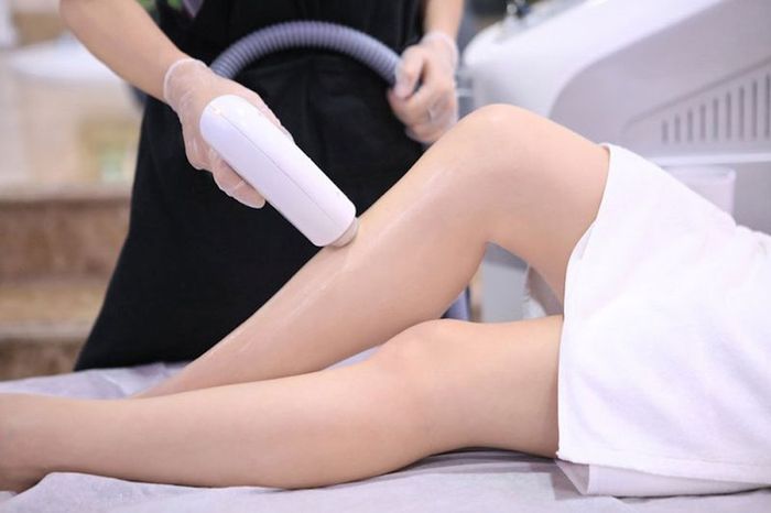 Tẩy lông chân bằng tia laser