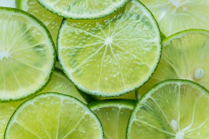 Cách làm trắng da mặt tại nhà với chanh tươi luôn là lựa chọn hàng đầu của phụ nữ yêu thích làm đẹp