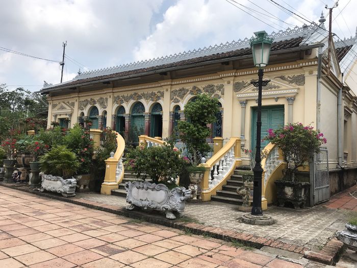 Ngôi nhà cổ Bình Thủy nổi tiếng ở miền Nam - Ảnh: HỒNG HẠNH