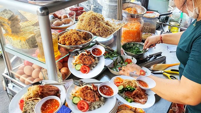 Một quán cơm tấm nổi tiếng tại thành phố Hồ Chí Minh - Ảnh: TTO
