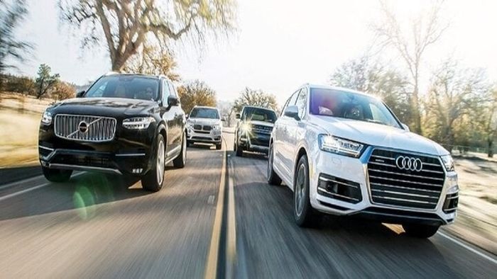 Cả xe màu đen và trắng đều có ưu nhược điểm và sự khác biệt của riêng chúng.