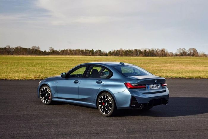 BMW 3-Series 2025 ra mắt: Nâng cấp thiết kế, giá từ 1,15 tỷ VNĐ 471097
