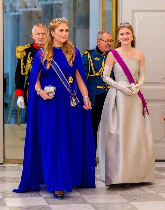 Công chúa Elisabeth (sinh năm 2001) là con cả trong 4 người con (2 gái và 2 trai) của Vua Philippe và Hoàng hậu Mathilde. Pháp luật Bỉ từ năm 1991 quy định người kế vị ngôi vị hoàng gia là con cả, bất kể là con trai hay con gái. Sau khi cha cô lên ngôi vào năm 2013, cô được phong vị Nữ Công Tước xứ Brabant.