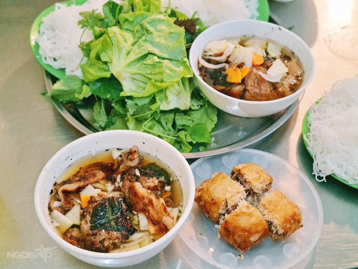 Quán bún chả nem cua bể 'low key' ở khu phố cổ