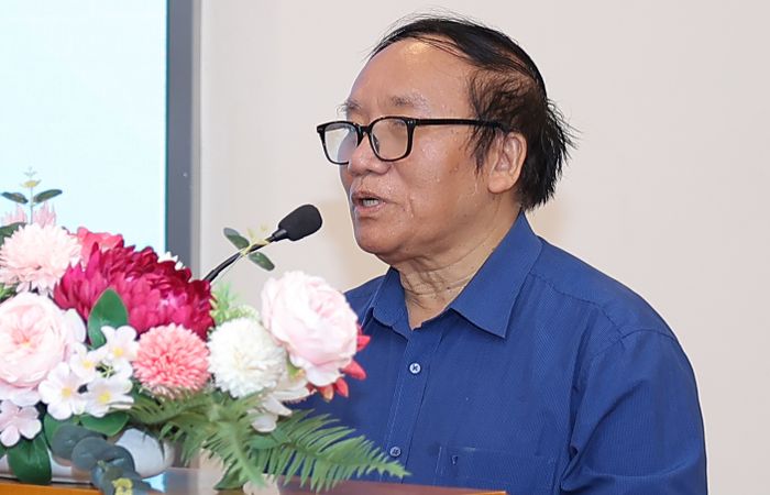Nhà văn Lý Lan giành giải thưởng Hiệp sĩ Dế Mèn