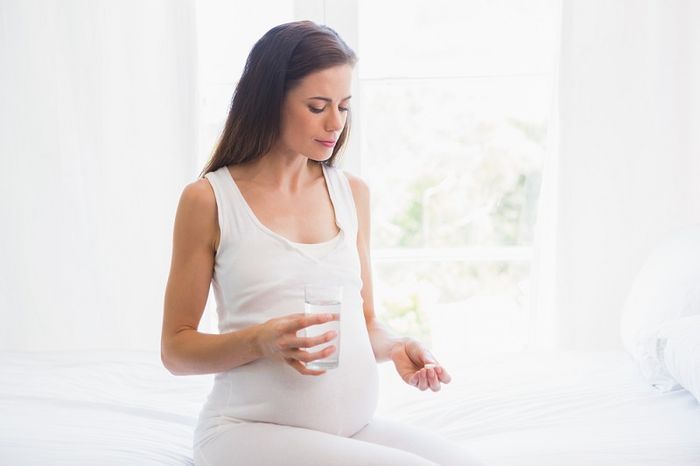 Phụ nữ mang thai có thể dùng thêm viên uống axit folic