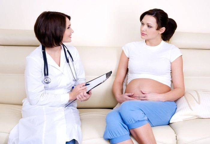 Nên tham khảo ý kiến bác sĩ trước khi sử dụng viên uống axit folic bổ sung