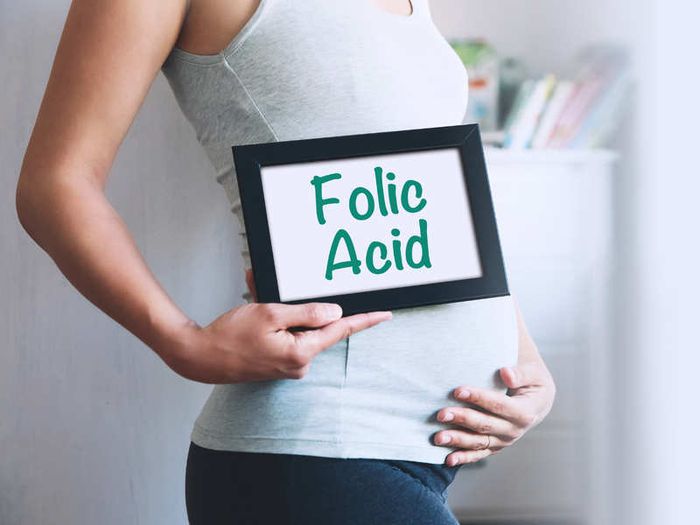 Phụ nữ mang thai cần phải bổ sung axit folic đầy đủ hàng ngày