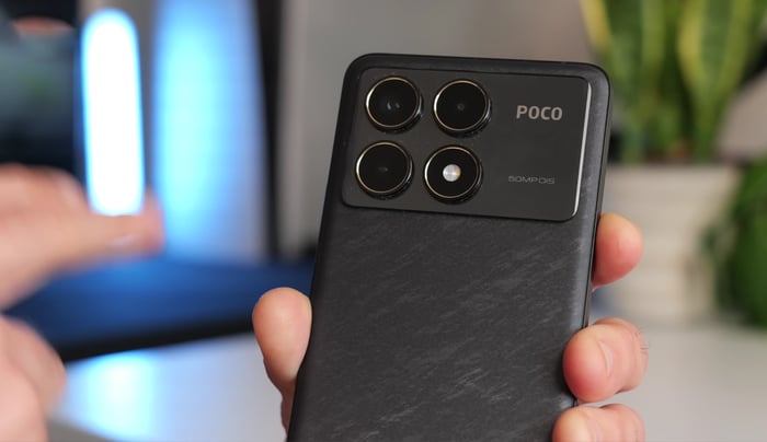 POCO F6 Pro mang trọn bộ 3 camera chất lượng